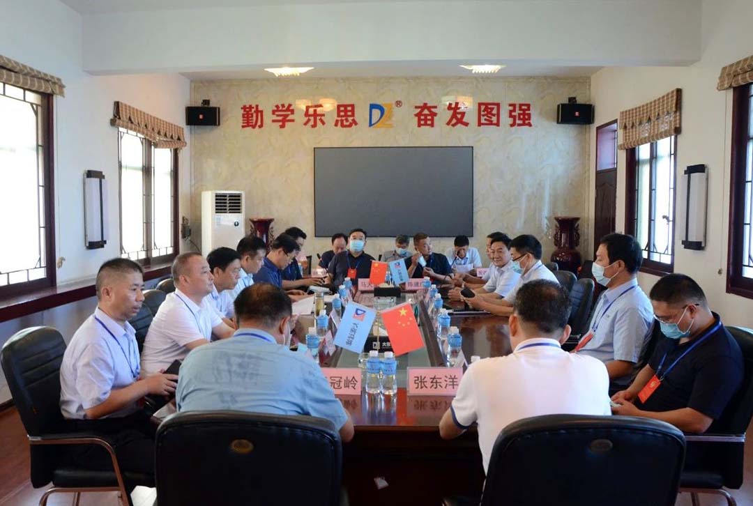 市政協(xié)蒞臨大張公司開(kāi)展環(huán)保裝備制造產(chǎn)業(yè)發(fā)展專(zhuān)題調研(圖3)